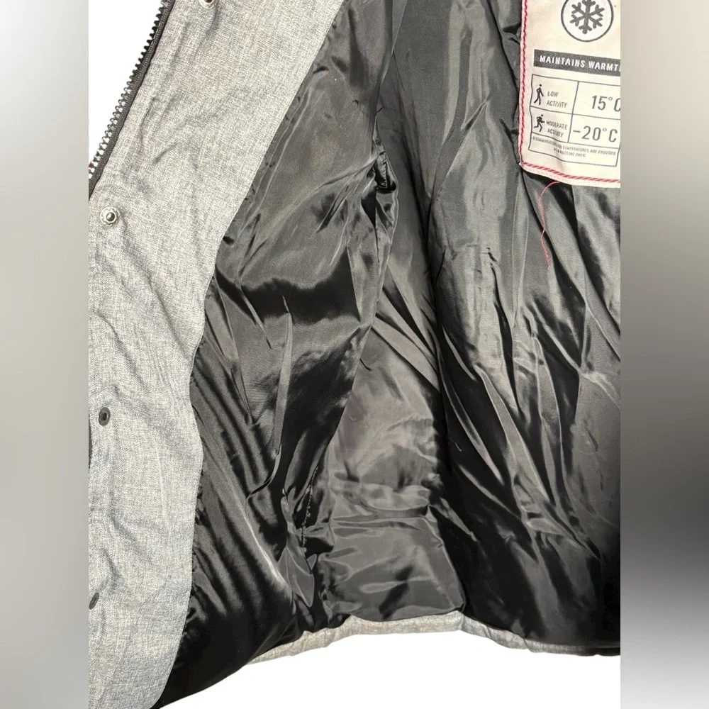 Canada Weather Gear heavyweight puffer‎ jacket in gray heather with black trim.